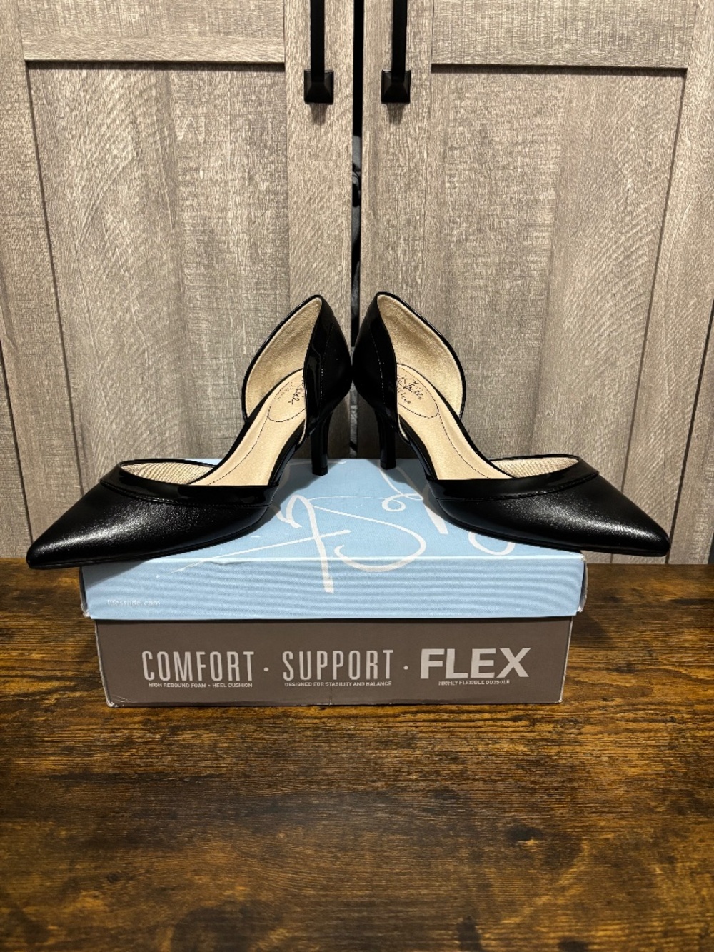 Never worn women's Life Stride Saldana Black Heeled Shoes 8.5 wide